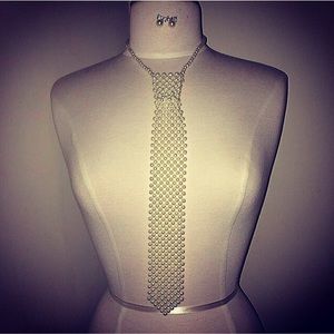 Pearl tie